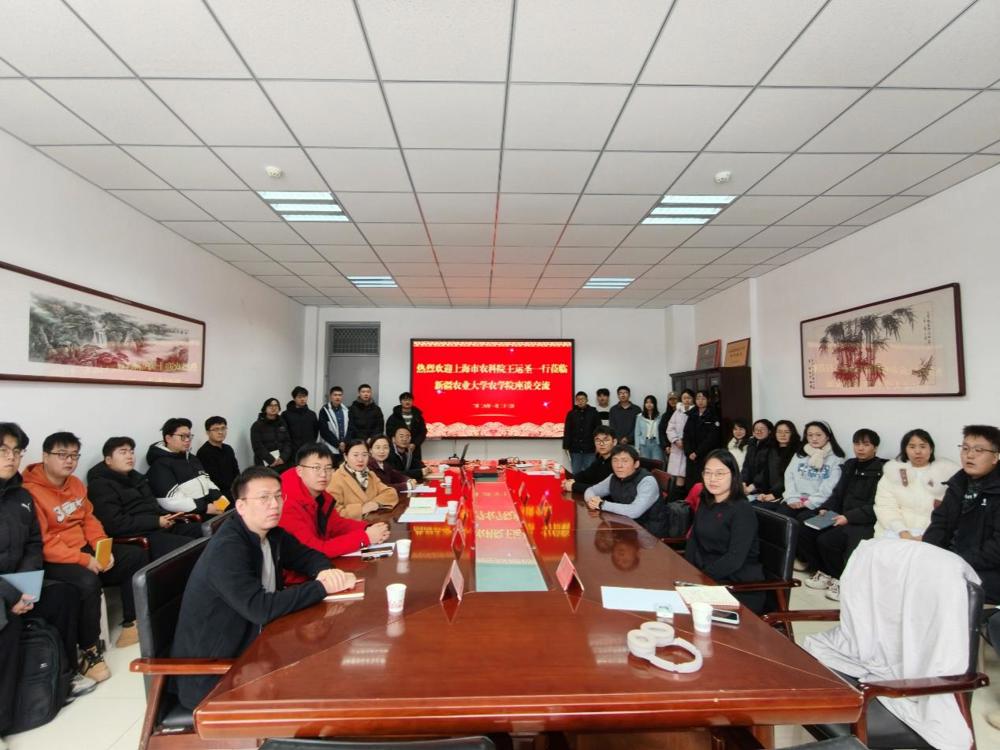 会议室里的人们

AI 生成的内容可能不正确。