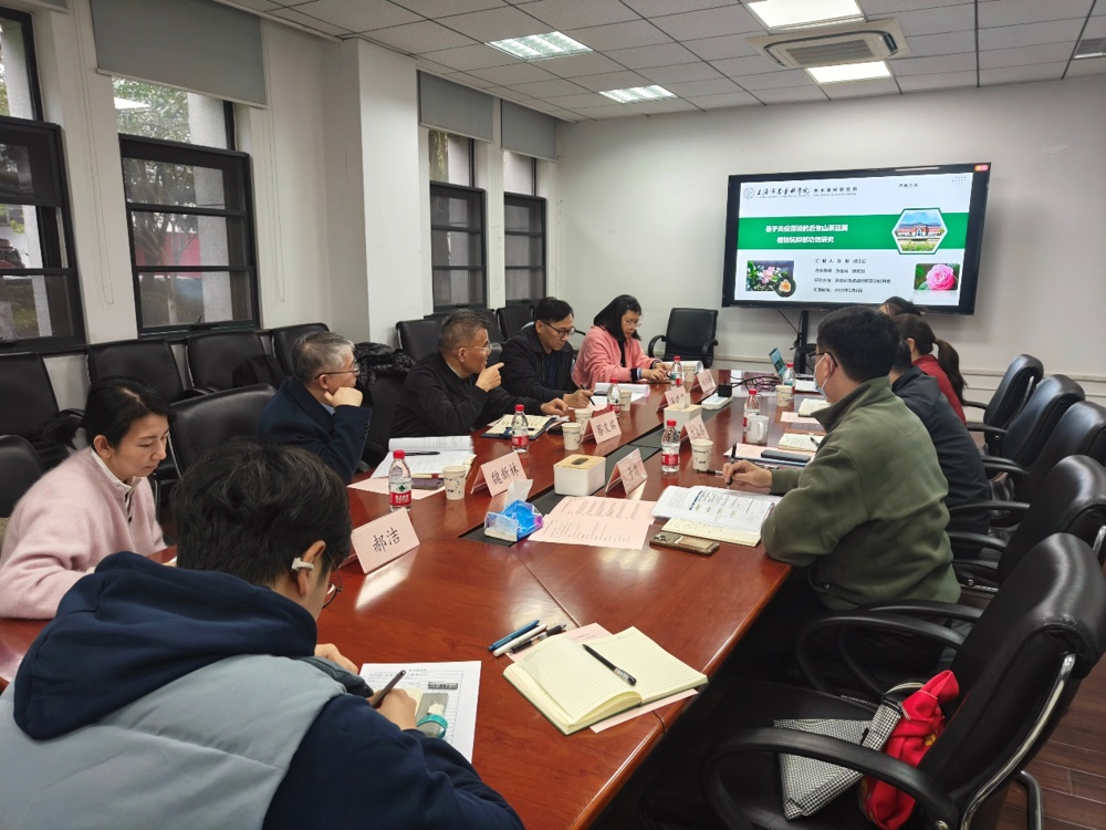 会议室里的人们

描述已自动生成